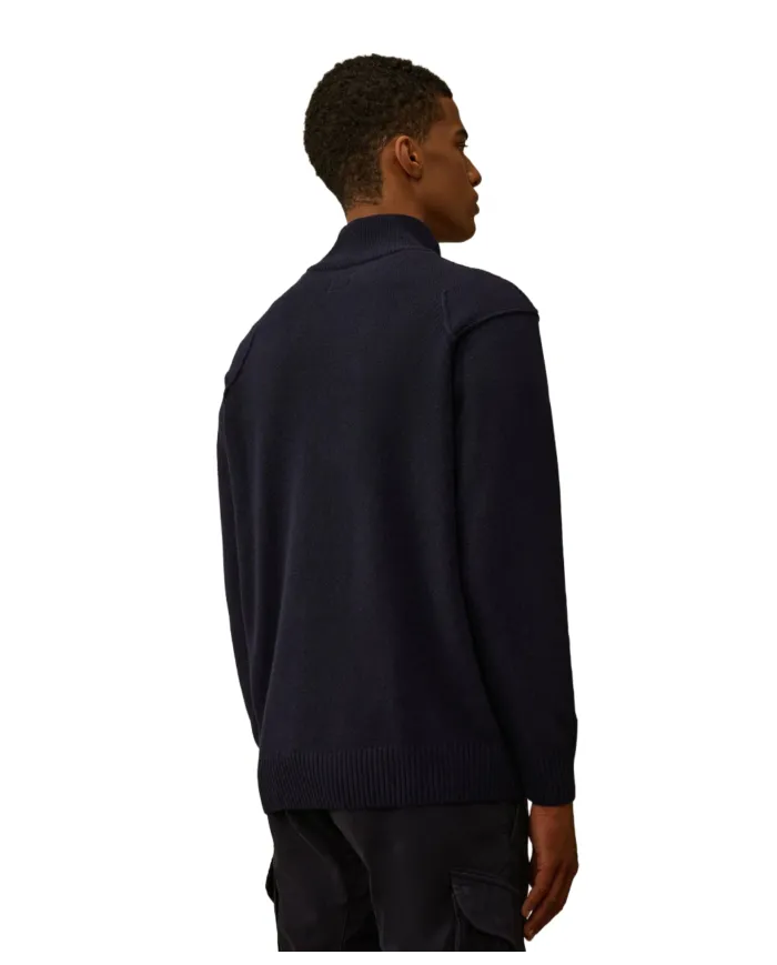 C.P. COMPANY Maglia Uomo 19CMKN709A 110149A AI 25/26 lana con colletto alto 888 TOTAL ECLIPS