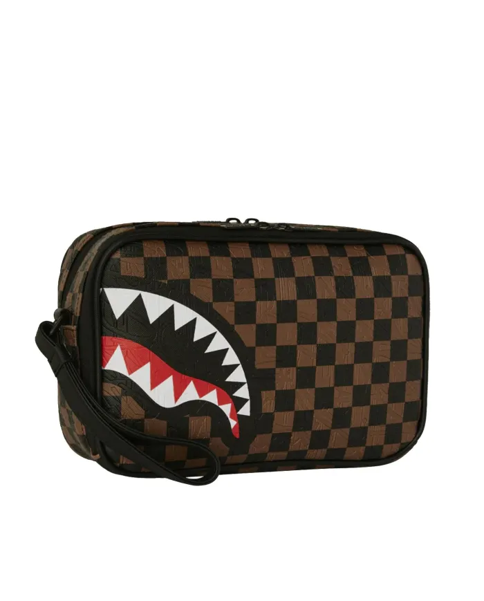 SPRAYGROUND Pochette Uomo 910B8238NSZ CHECK 2 EMBOSS TOILETRY BAG AI 25/26 con stampa check e shark 06 CHECK BROWN