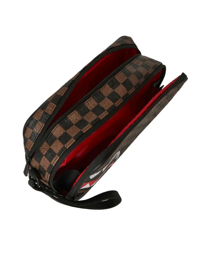 SPRAYGROUND Pochette Uomo 910B8238NSZ CHECK 2 EMBOSS TOILETRY BAG AI 25/26 con stampa check e shark 06 CHECK BROWN